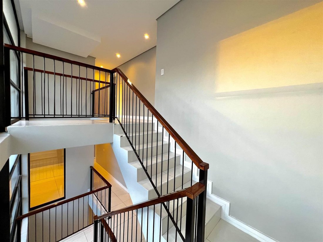 Townhouse in La Lucia, KwaZulu-Natal, South Africa 4 - 15424318