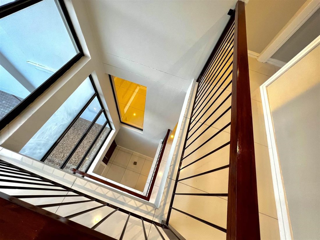 Townhouse in La Lucia, KwaZulu-Natal, South Africa 3 - 15424318