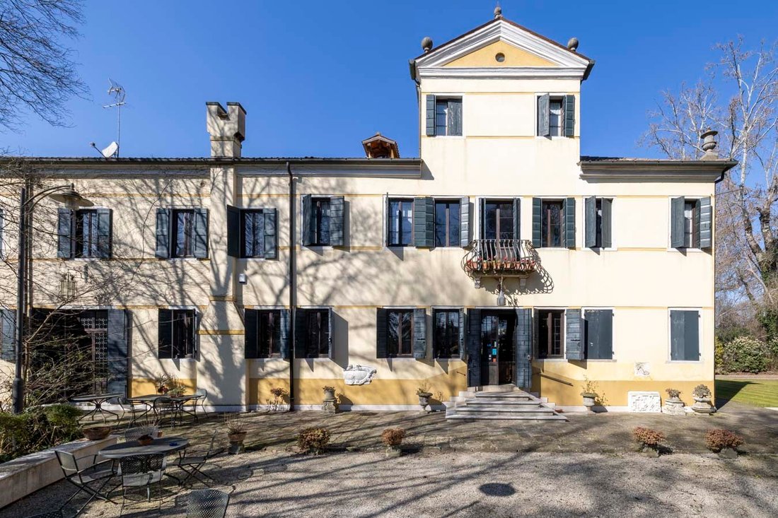 Villa in Dolo, Veneto, Italy 1 - 15427893