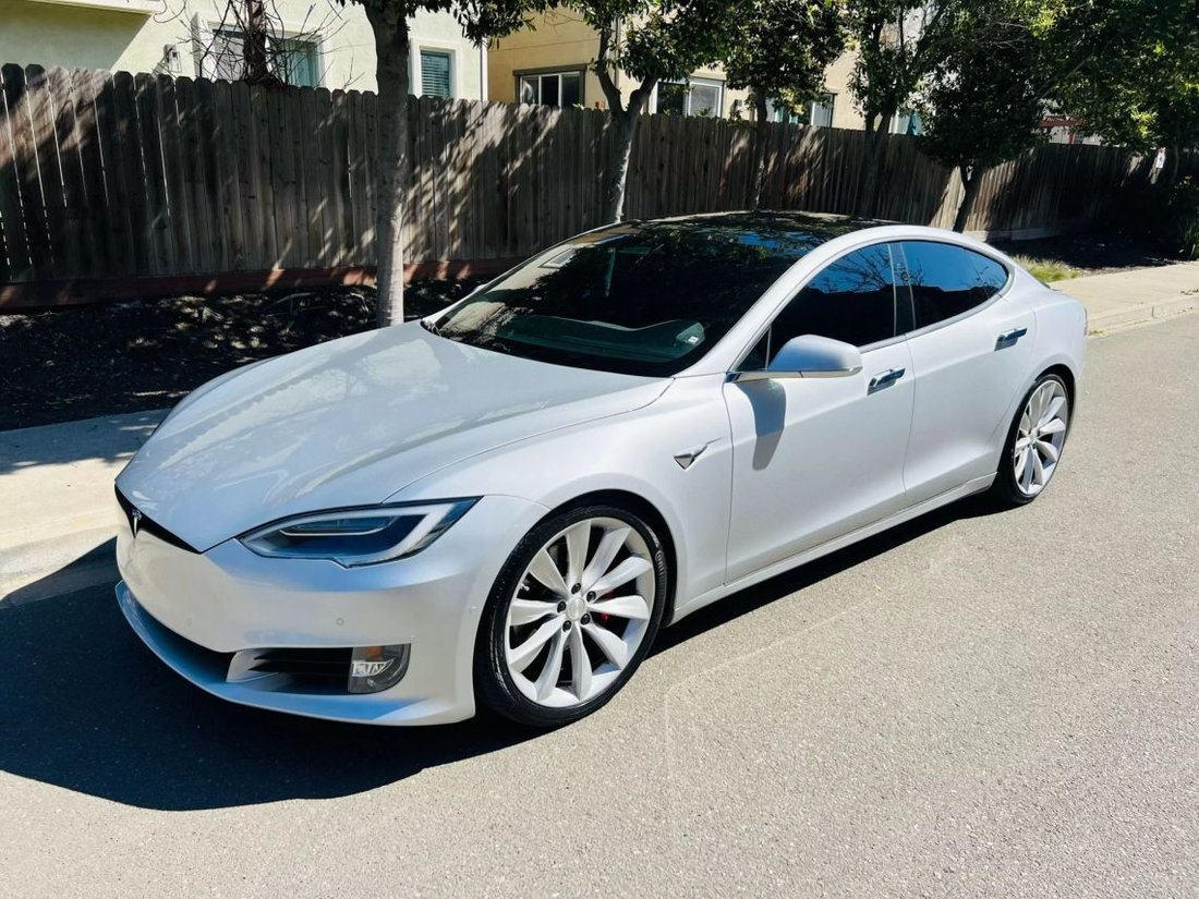 Sedan in Oakland, CA, United States 1 - 15425752