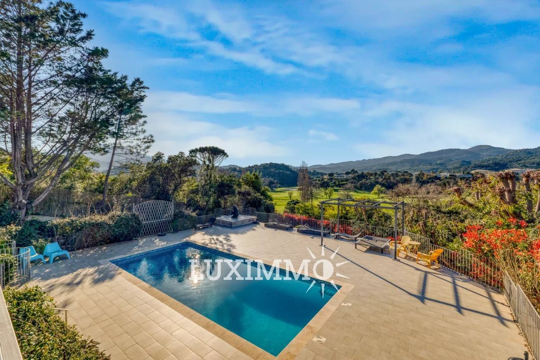 Villa in Mandelieu-la-Napoule, Provence-Alpes-Côte d'Azur, France 1 - 15427960