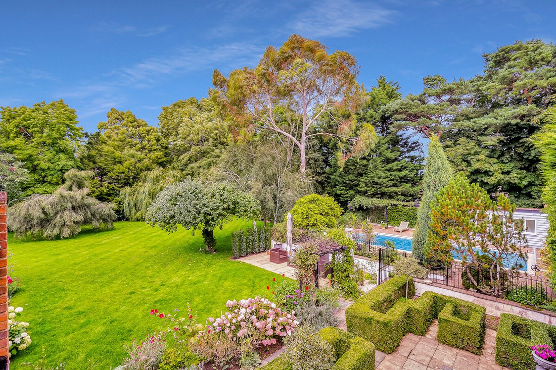 House in Maidenhead, England 2 - 14592536