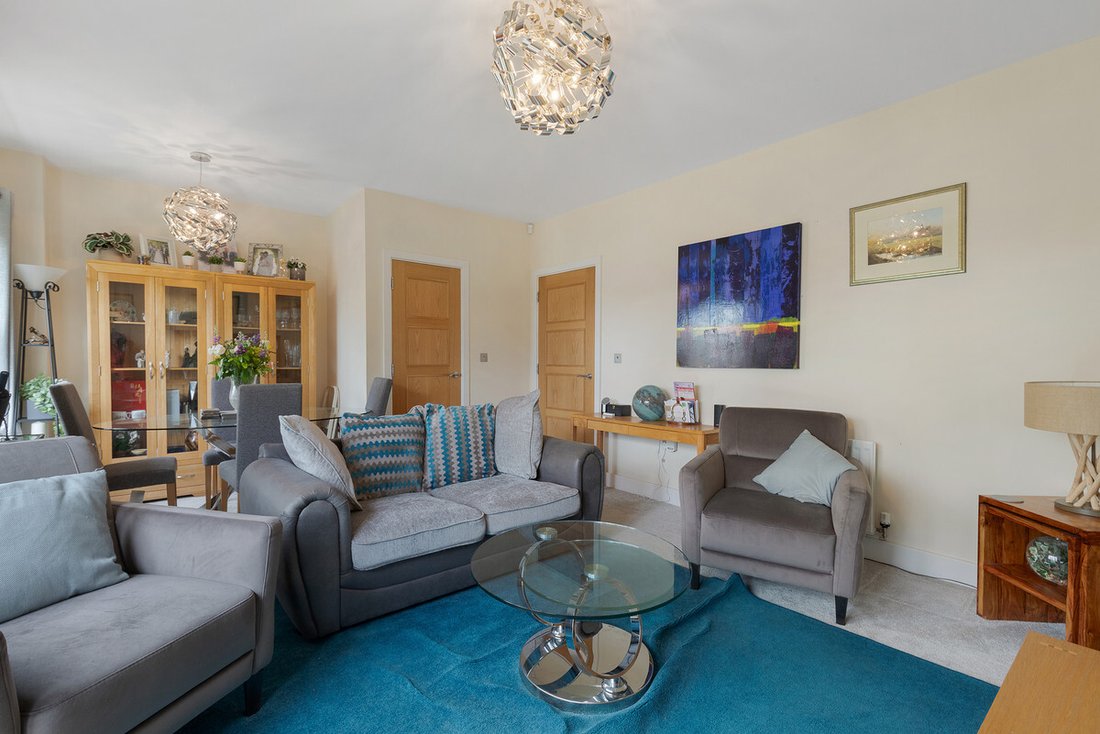 House in Sunbury, England 4 - 13790232