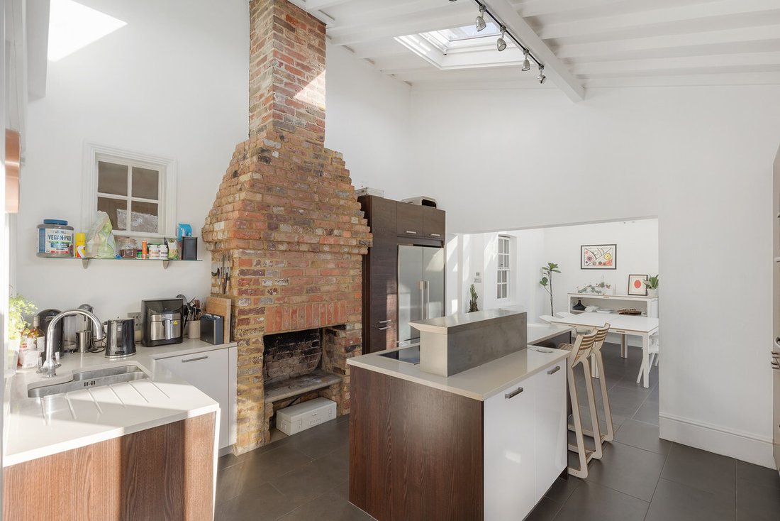 House in Sunbury, England 5 - 13546252