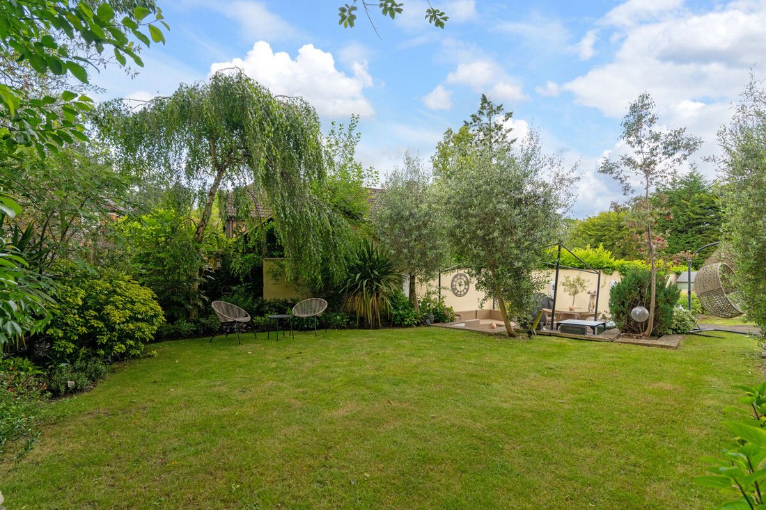 Country House in Heatherside, Surrey Heath, England 3 - 14494414