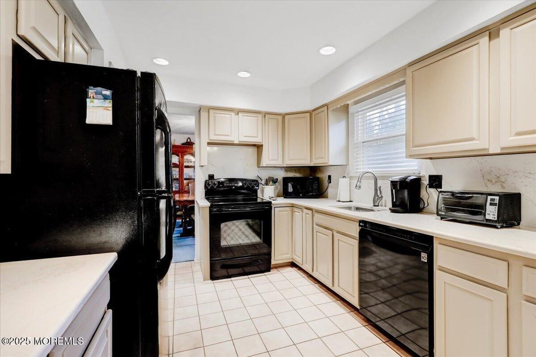 House in Freehold Township, New Jersey, United States 2 - 15427192