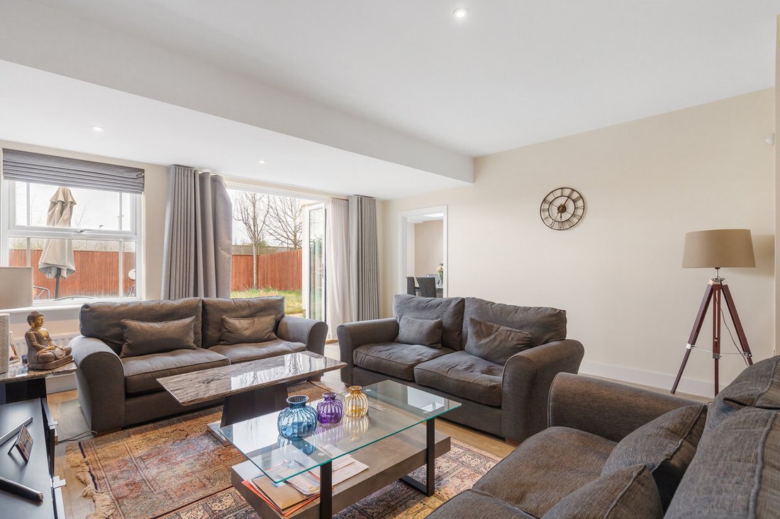 House in Sunbury, England 5 - 13823218