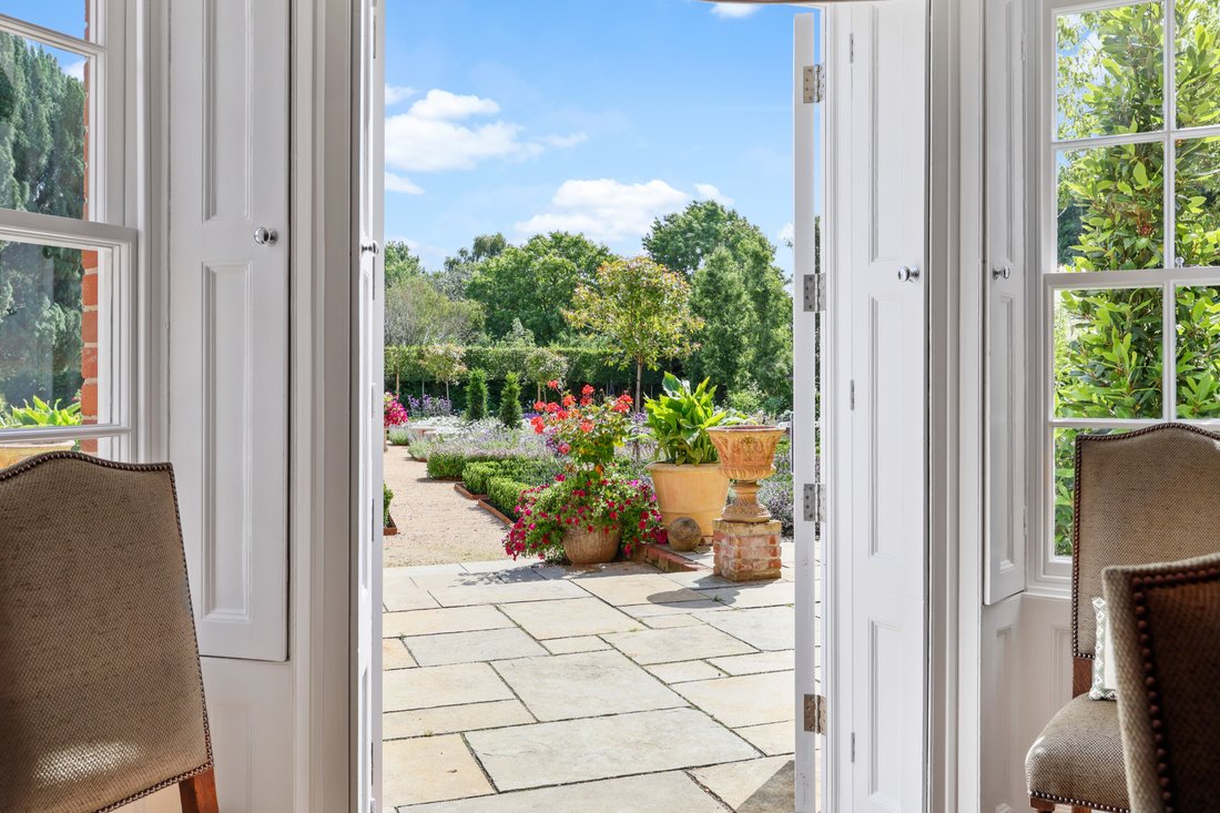 Estate in Old Bedhampton, Havant, England 5 - 14401662