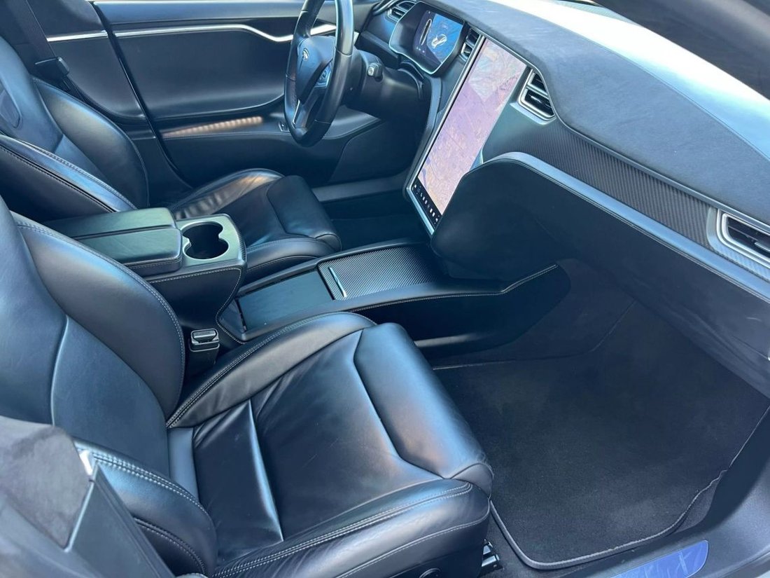 Sedan in Oakland, CA, United States 5 - 15425752