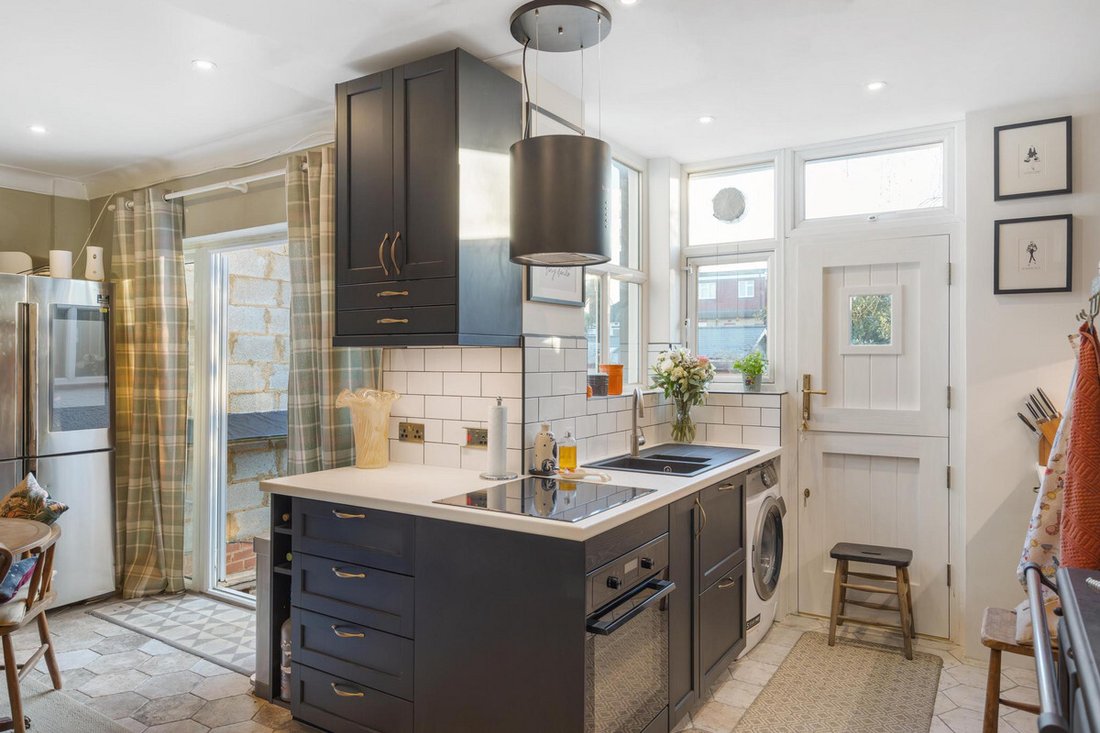 House in Boston Manor, Ealing, England 2 - 15292983