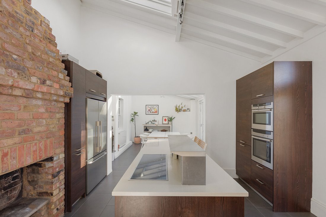House in Sunbury, England 4 - 13546252