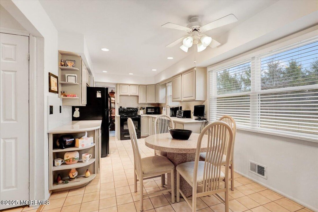 House in Freehold Township, New Jersey, United States 3 - 15427192