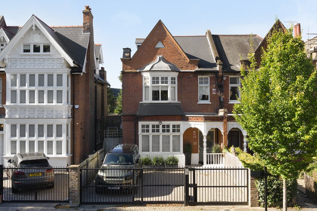 House in Chiswick, Hounslow, England 1 - 14721668