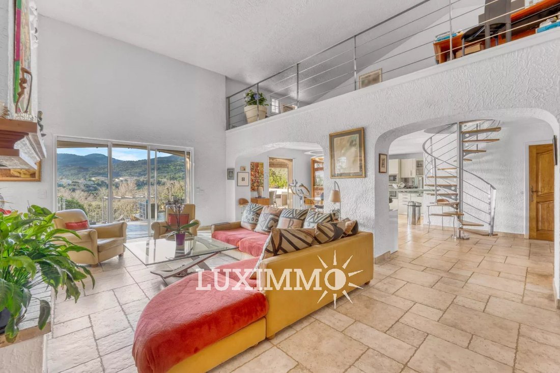 Villa in Mandelieu-la-Napoule, Provence-Alpes-Côte d'Azur, France 4 - 15427960