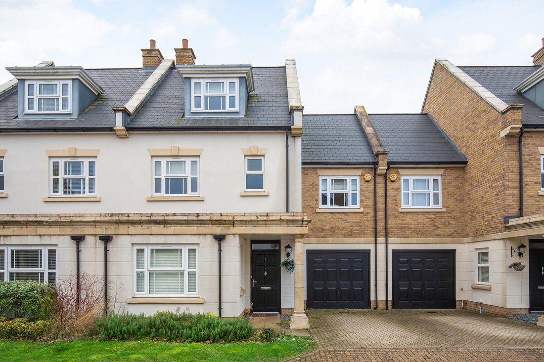 House in Sunbury, England 1 - 13823218