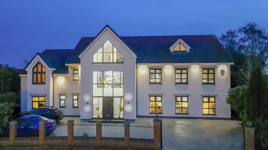 House in Whitefield, England 4 - 13318534