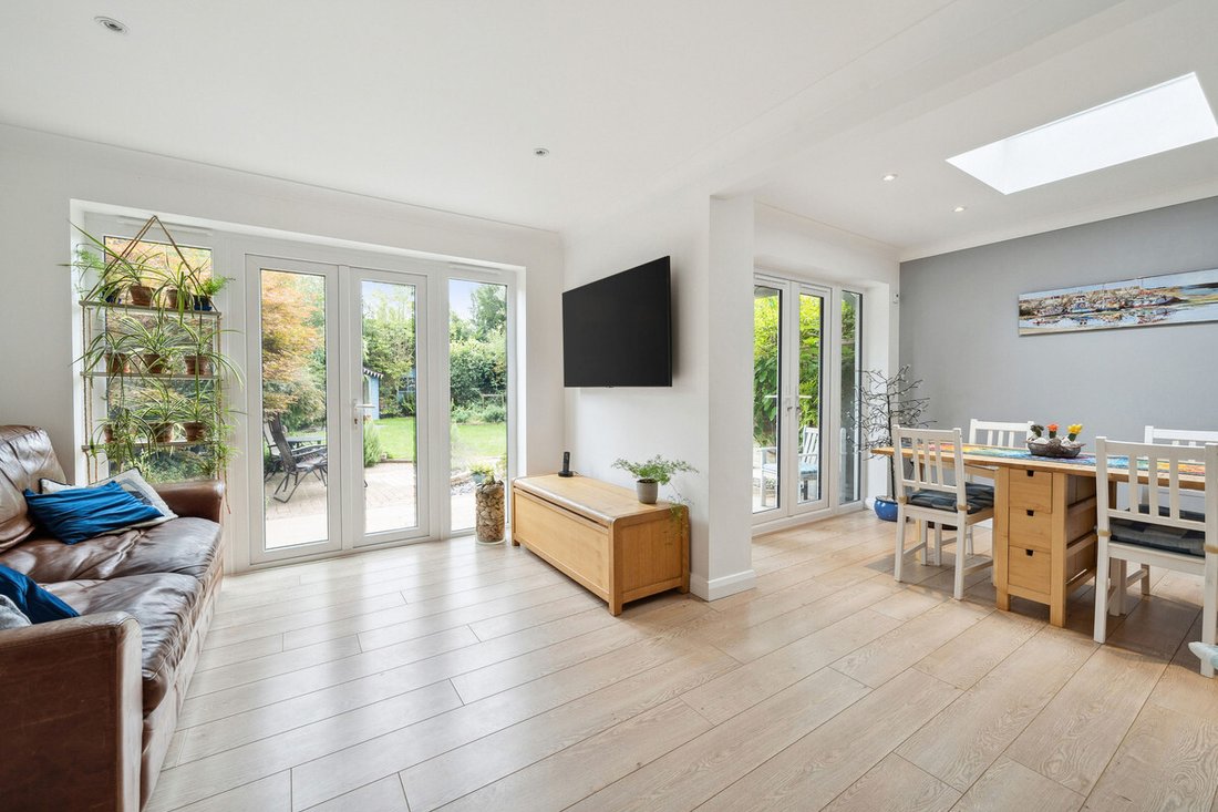 House in Cobham Tilt, Elmbridge, England 3 - 13318918