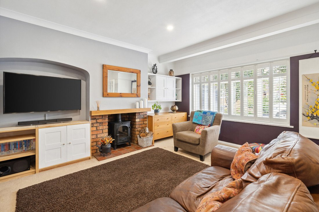 House in Cobham Tilt, Elmbridge, England 4 - 13318918
