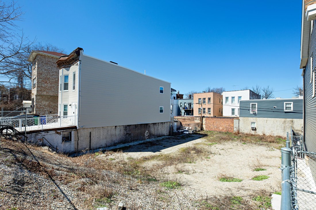Land in New York, New York, United States 2 - 15427018