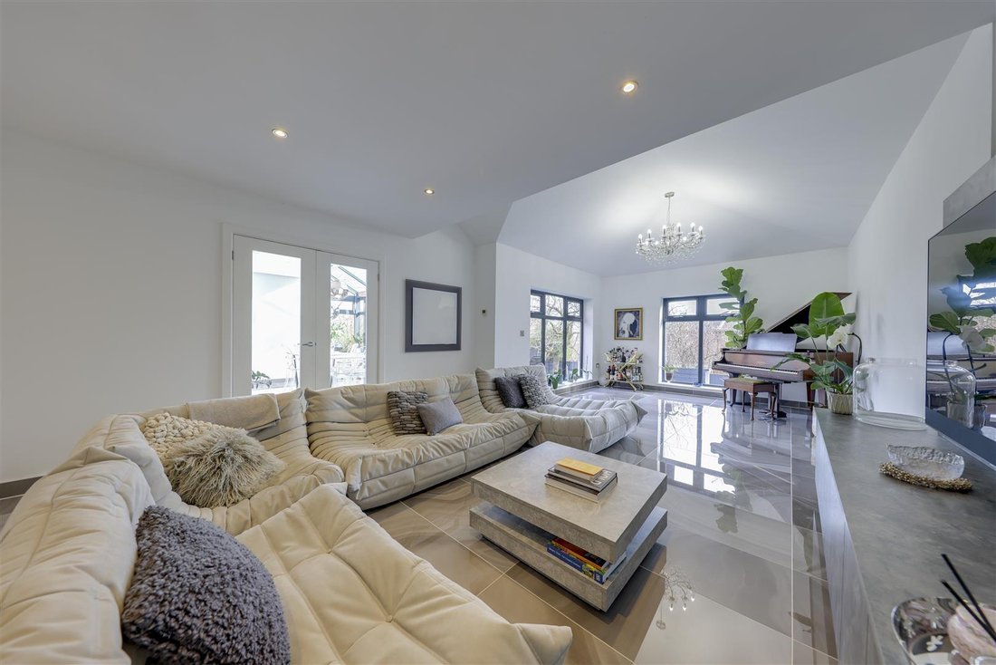 House in Whitefield, England 5 - 13318534