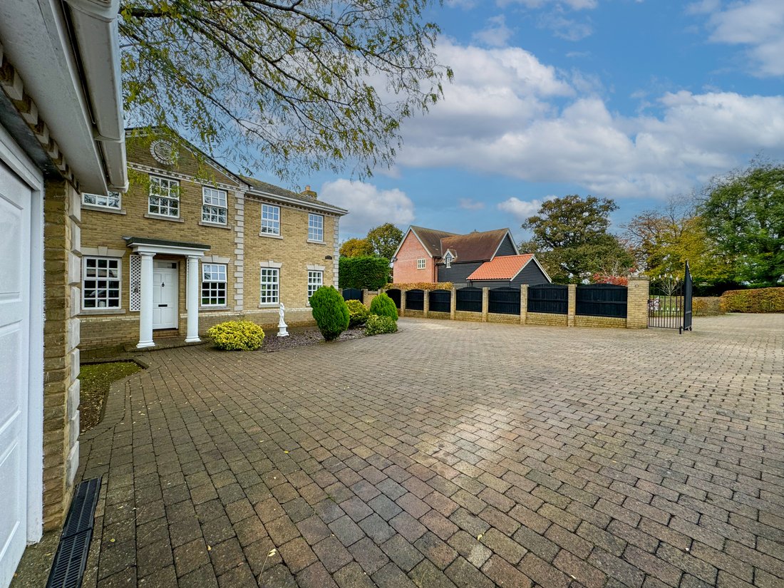 House in Ardleigh, England 2 - 14860367