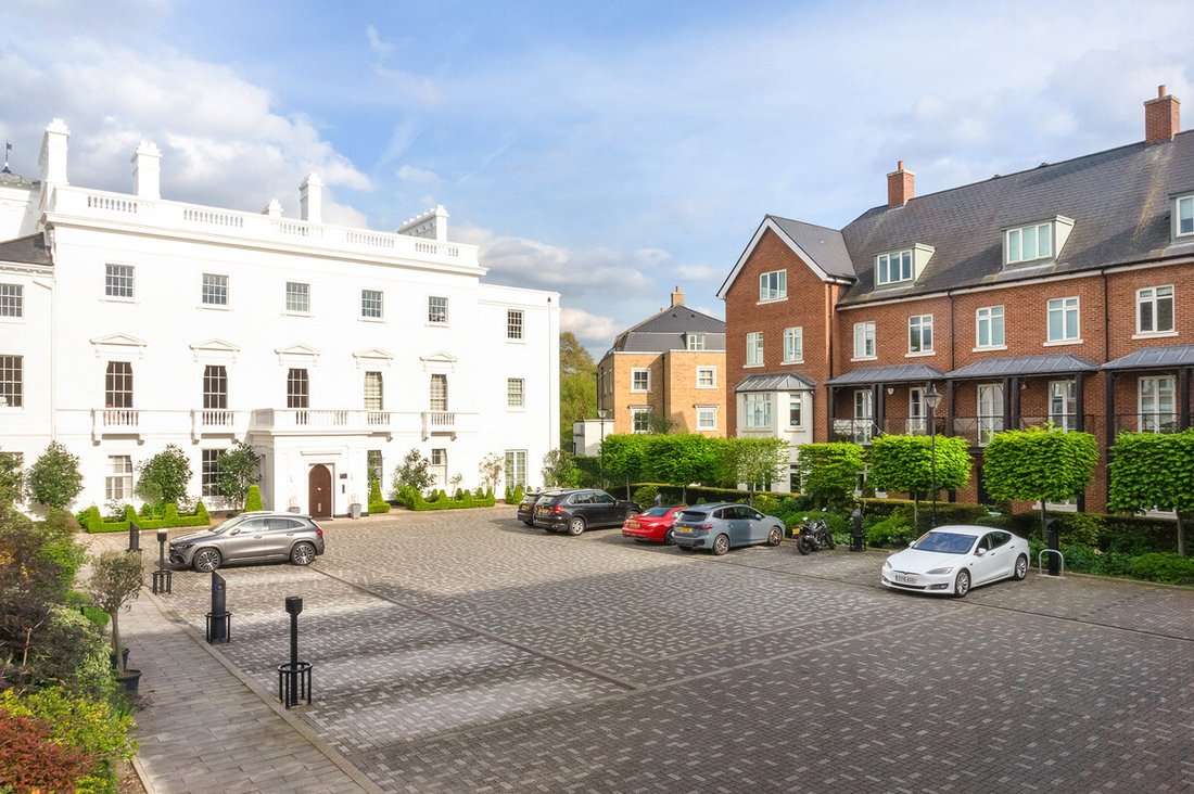 House in Hounslow, England 1 - 14171522