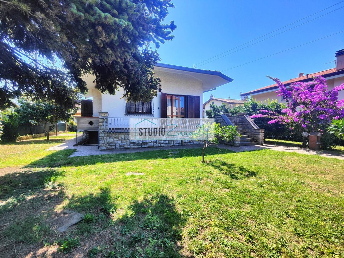 Villa in Strettoia-Capezzano-Valdicastello, Pietrasanta, Tuscany 2 - 15426983