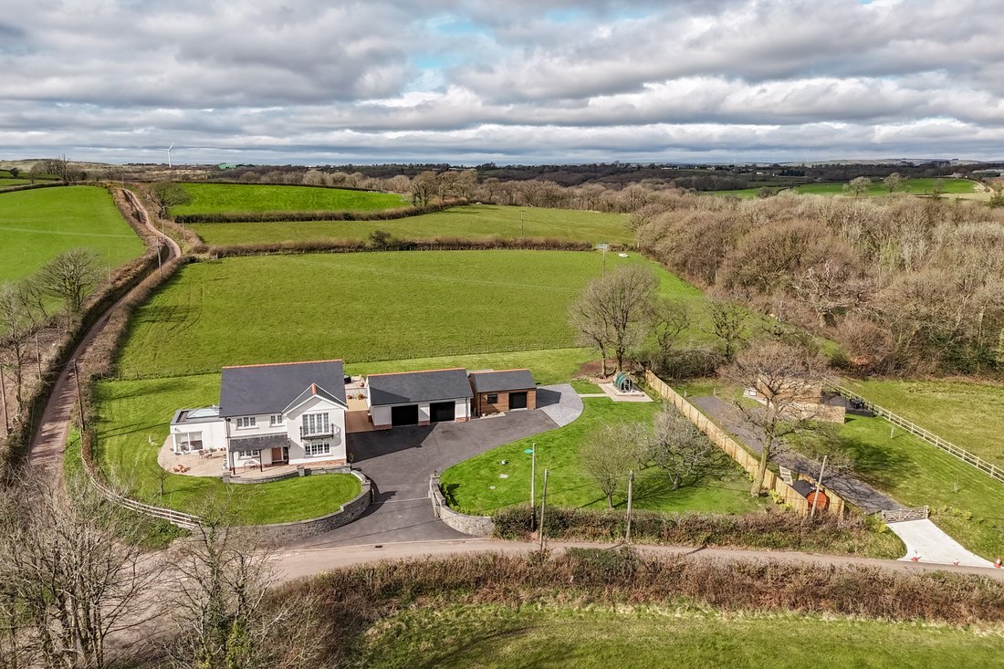 House in Llangyndeyrn, Wales 2 - 15426224
