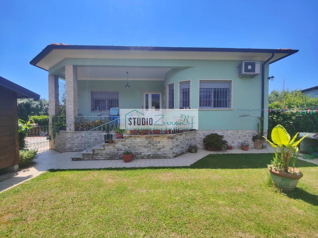 Villa in Seravezza, Tuscany, Italy 2 - 15426987