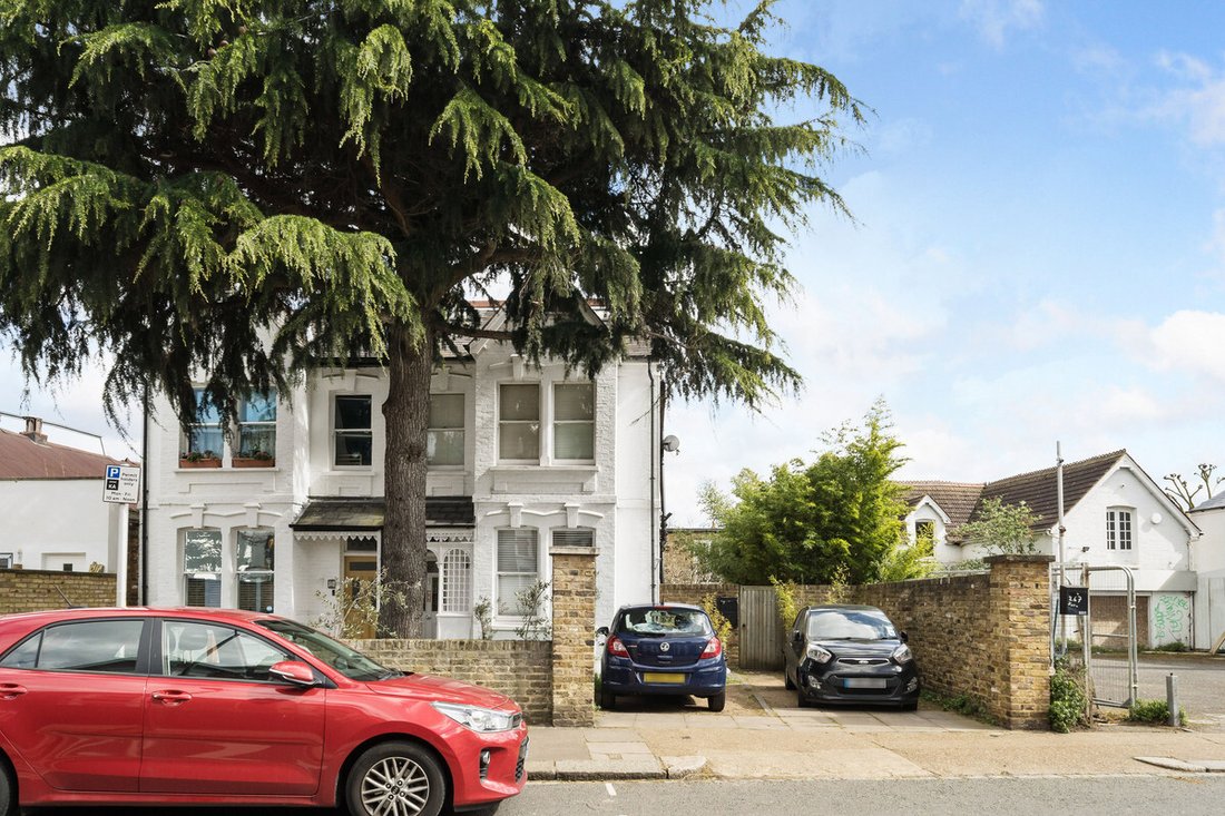 House in Kew, Richmond Upon Thames, England 2 - 13319559