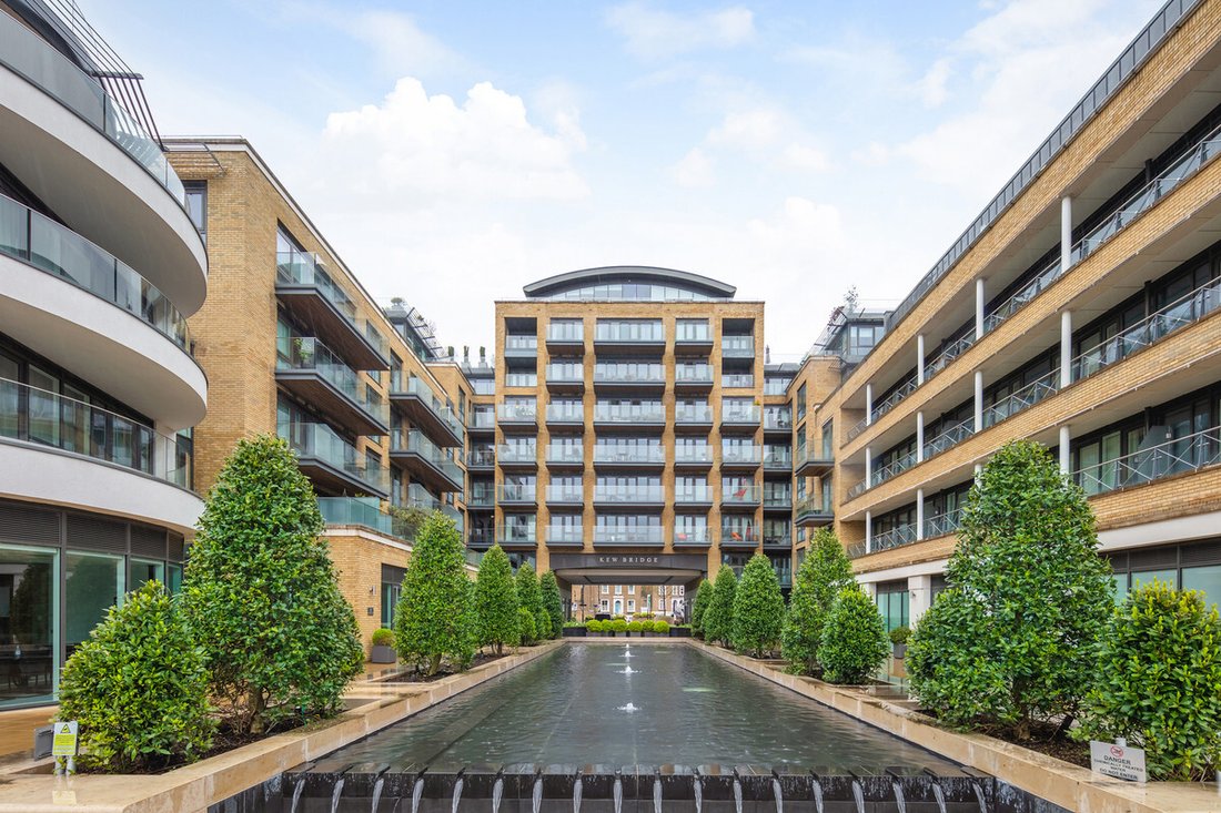 Apartment in Little Ealing, Hounslow, England 1 - 14216387