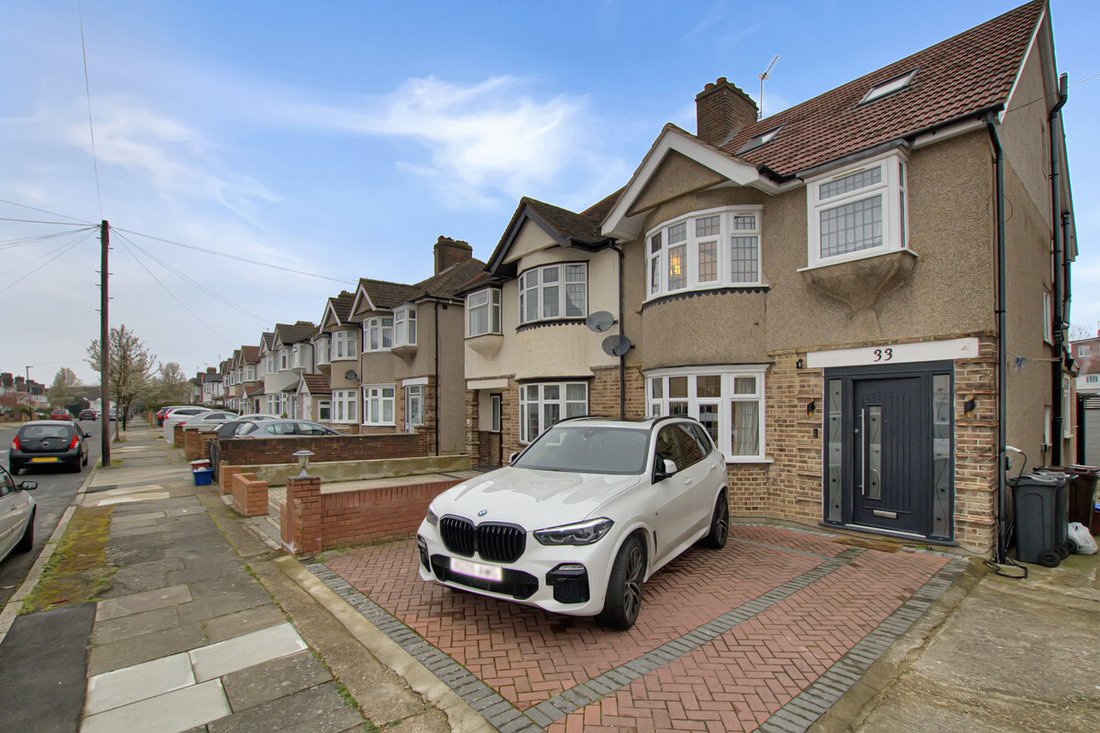 House in Hounslow, England 1 - 13957119
