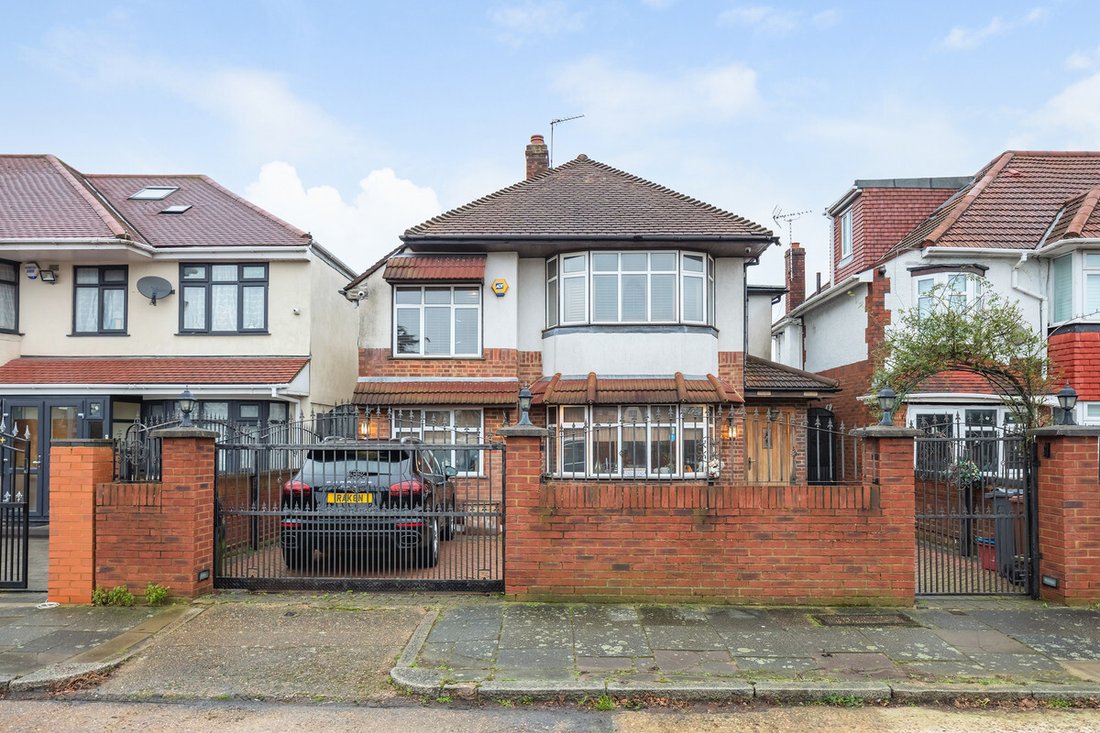 House in Hounslow, England 1 - 13739167