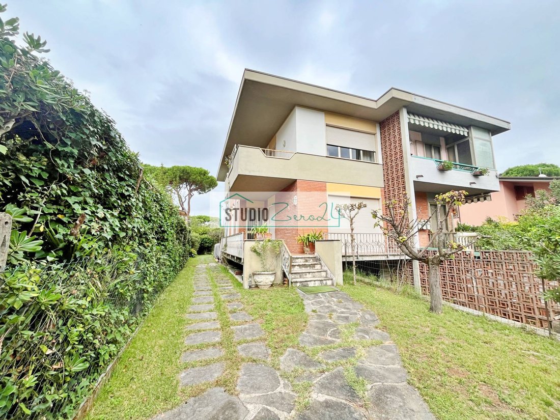 House in Tonfano, Pietrasanta, Italy 1 - 15426996