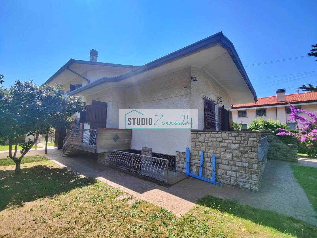 Villa in Strettoia-Capezzano-Valdicastello, Pietrasanta, Tuscany 3 - 15426983