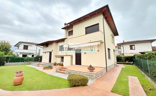 Villa in Tonfano, Pietrasanta, Italy 1