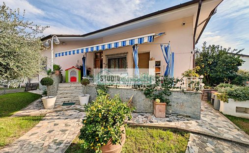 Villa in Strettoia-Capezzano-Valdicastello, Pietrasanta, Tuscany 1