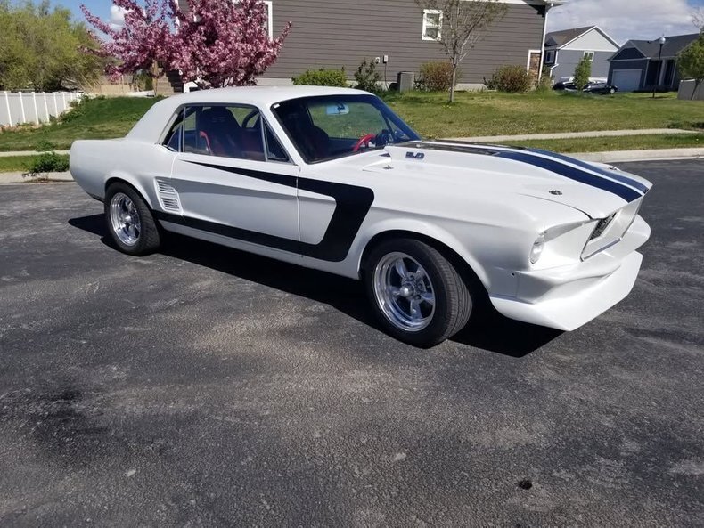 Coupe in Glendale, United States 3 - 15427737