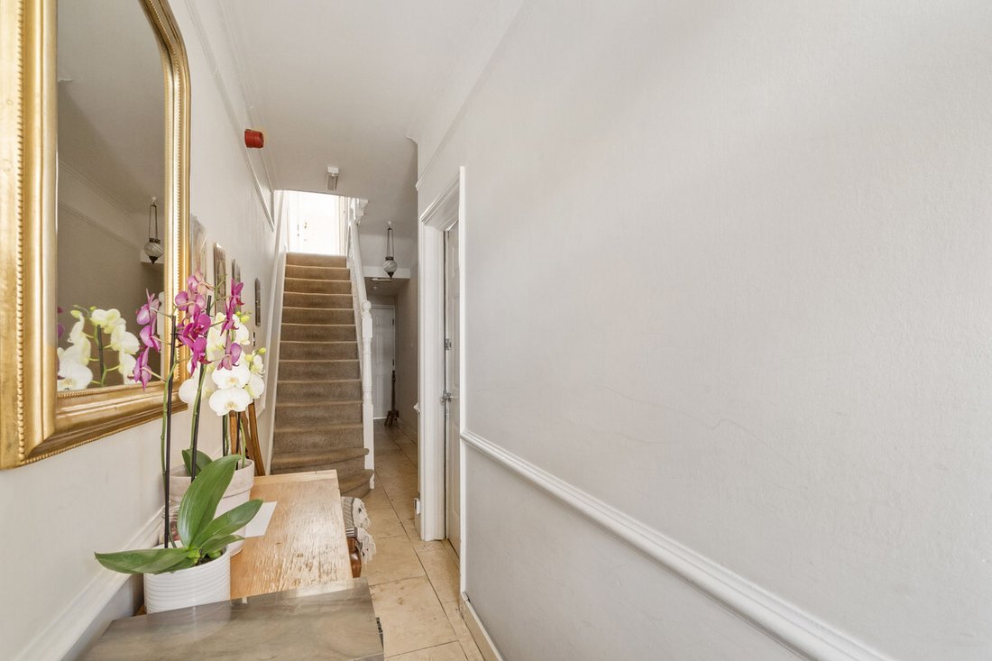 House in Kew, Richmond Upon Thames, England 3 - 13319559