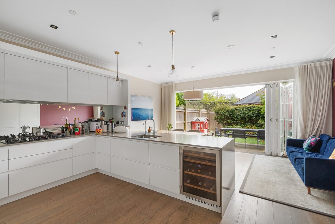 House in Hounslow, England 5 - 14171522