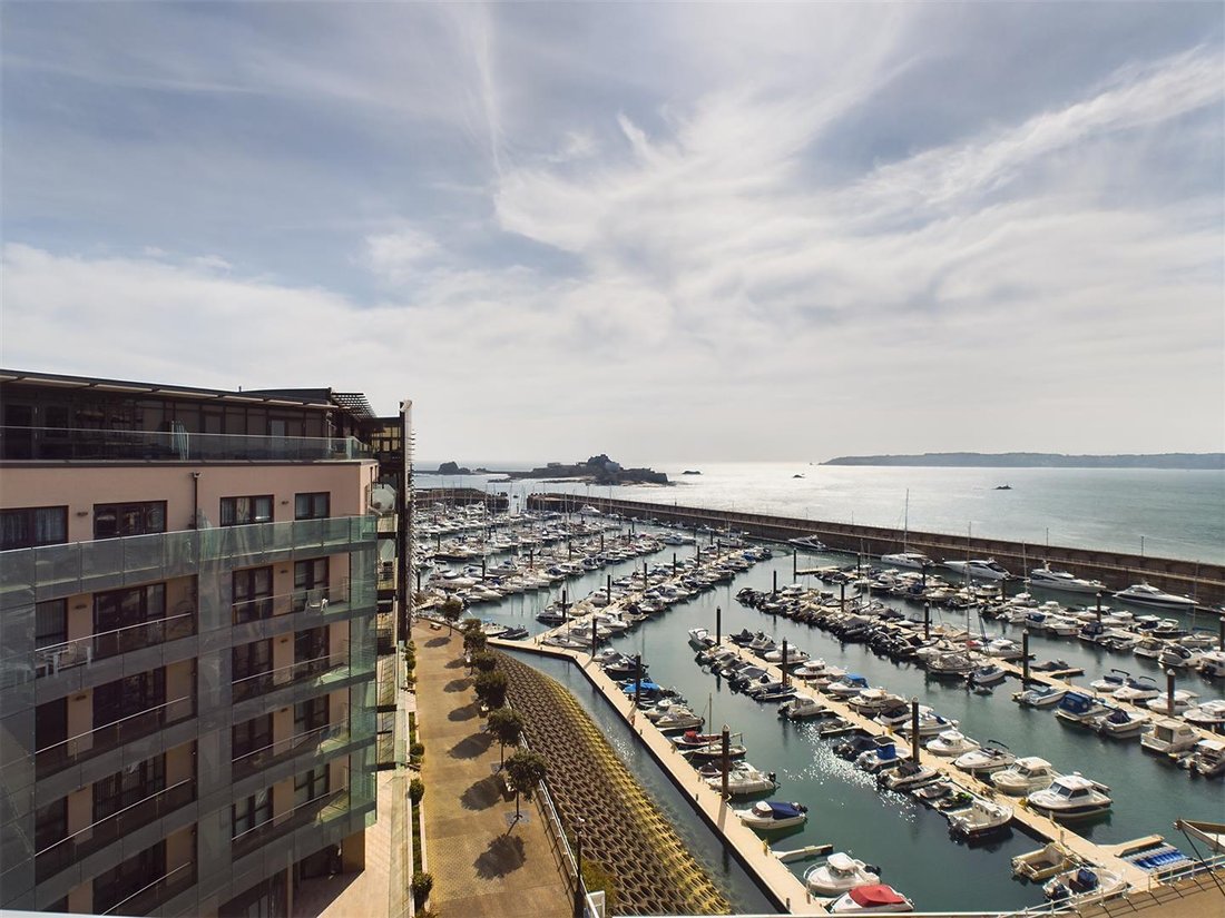 Apartment in Saint Helier, St Helier, Jersey 1 - 14181402
