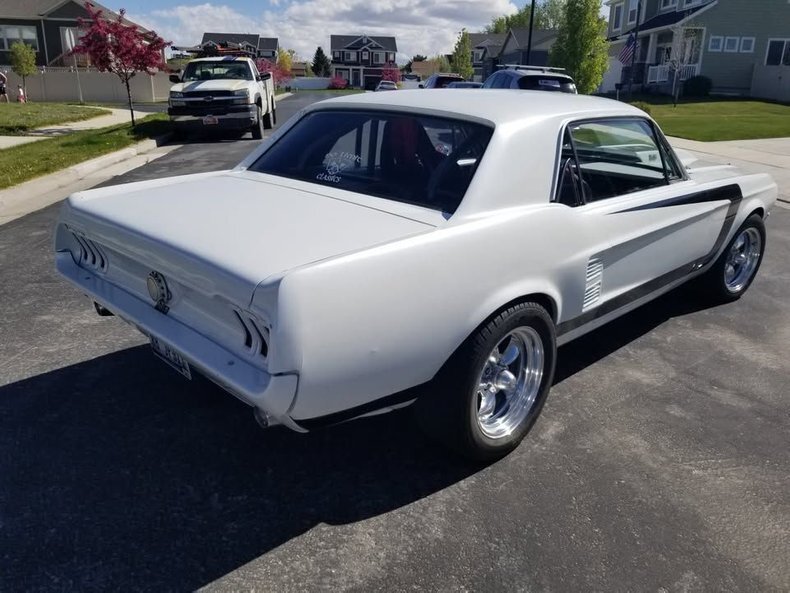 Coupe in Glendale, United States 4 - 15427737