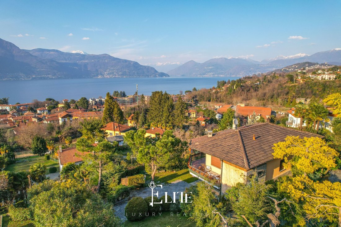 Villa in Porto Valtravaglia, Lombardy, Italy 1 - 15429694