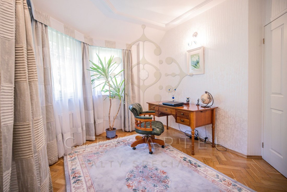 Villa in Budapest, Hungary 4 - 15429599