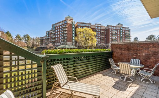 Condo in Garden City, New York, United States 1