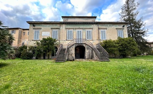 Villa in Crespina, Tuscany, Italy 1