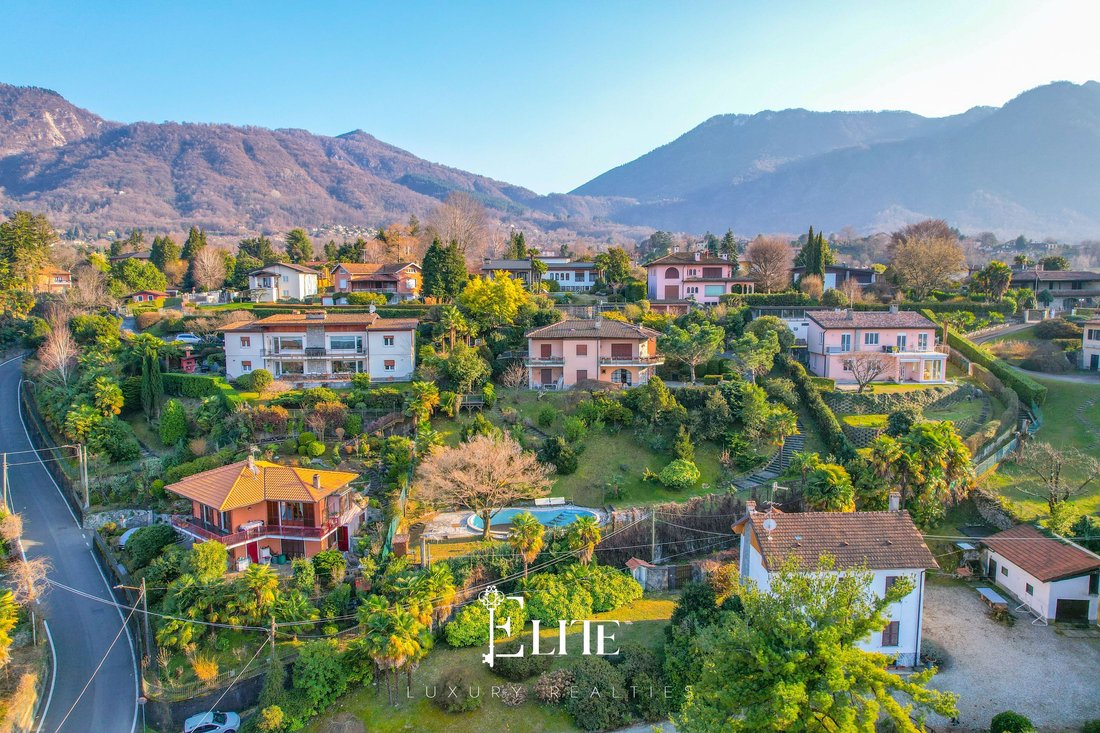 Villa in Porto Valtravaglia, Lombardy, Italy 4 - 15429694