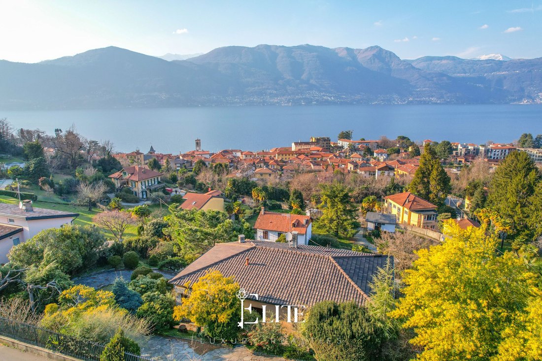 Villa in Porto Valtravaglia, Lombardy, Italy 2 - 15429694