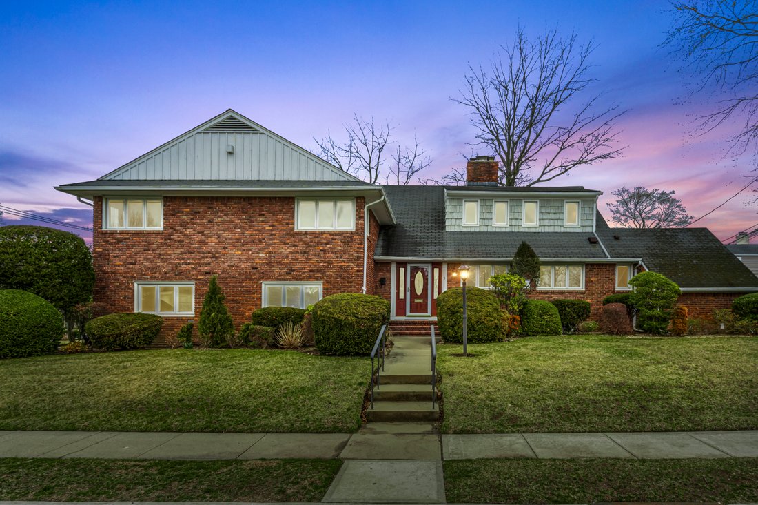 House in Rockville Centre, New York, United States 1 - 15429895
