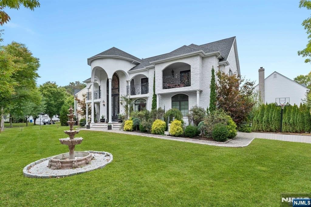 House in Paramus, New Jersey, United States 2 - 15431897